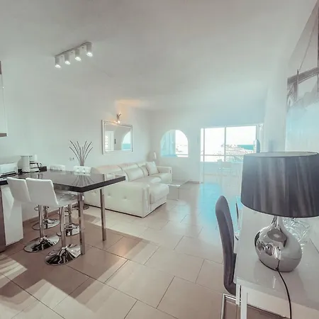 Ocean View Apartment! Pool! Parking! Cs123 *