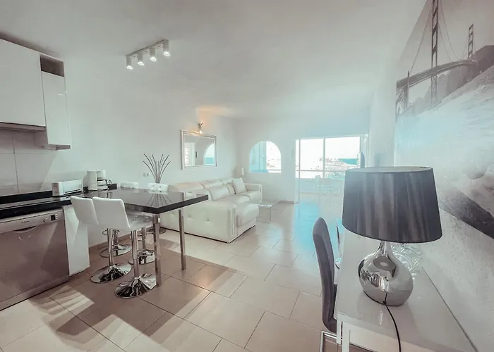 Ocean View Apartment! Pool! Parking! Cs123 *